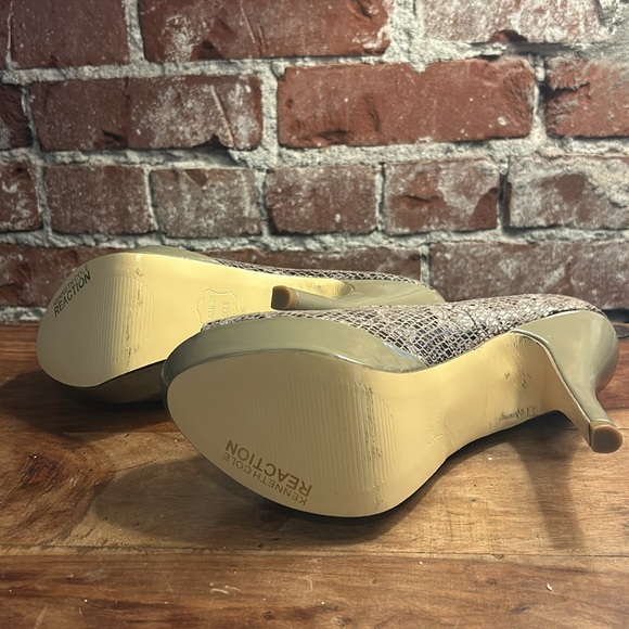 Kenneth Cole Reaction - snake print platform heal - Picture 3 of 3